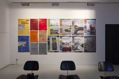 Blick in die Ausstellung "20 jahre architektur und tirol"