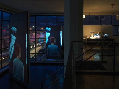 Blick in die Installation "intra space" im aut – © Günter Richard Wett