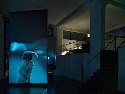 Blick in die Installation "intra space" im aut – © Günter Richard Wett