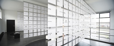 Installation "andreas uebele: alphabet innsbruck" im aut