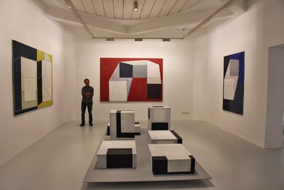 Arthur Salner in "seiner" Ausstellung, Foto © aut