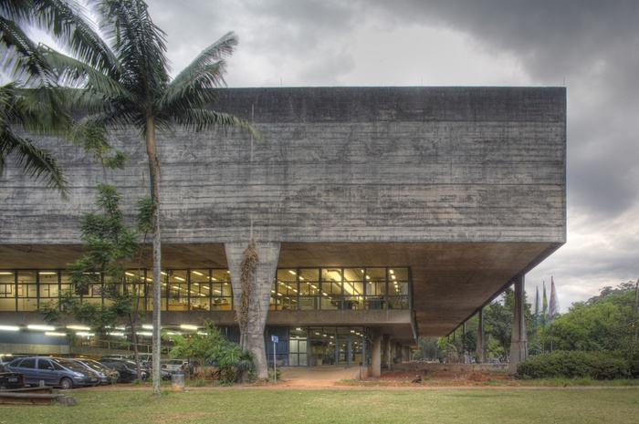 Vilanova Artigas, Institutsgebäude der Architekturfakultät FAU an der Staatsuniversität USP Universidade de São Paulo, 1961–65 (gem. mit Carlos Cascaldi)