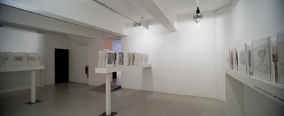 Blick in die Ausstellung "Friedrich Kiesler: Ausstellung als Wahrnehmungsapparat"