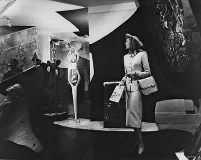 Innenansicht der Ausstellung "Bloodflames", 1947 – © Österreichische Friedrich und Lillian Kiesler-Privatstiftung, Wien Innenansicht der Ausstellung "Bloodflames", 1947