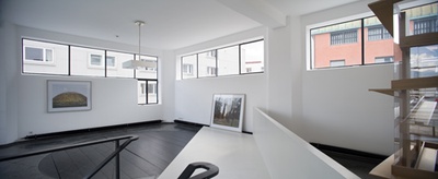 Blick in die Ausstellung "Bas Princen, Milica Topalovic: Invisible Frontier"