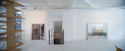 Blick in die Ausstellung "Bas Princen, Milica Topalovic: Invisible Frontier"