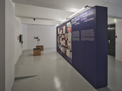 Blick in die Ausstellung "Boden für Alle. Eigennutz oder Gemeinwohl?" im aut