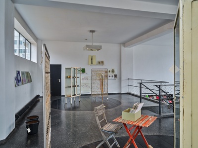 Blick in die Ausstellung "Carmen Müller: Von Gärten, Pflanzen und Menschen".