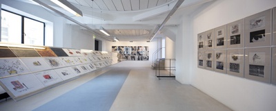 Blick in die Ausstellung "Cornelius Kolig: Meine Heimat ist mein Körper"