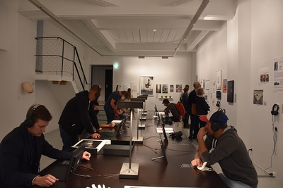 Eröffnungstag "Die Körper und der Raum" im aut – © aut