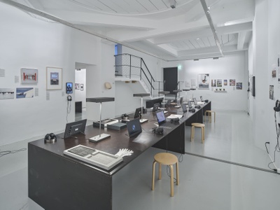 Blick in die Ausstellung "Die Körper und der Raum" im aut