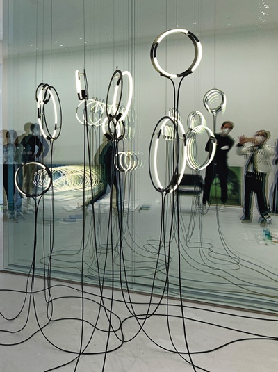 Brigitte Kowanz, Relations