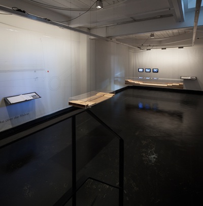 Blick in die Ausstellung "Dietmar Feichtinger: Wege und Orte" im aut