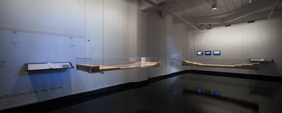 Blick in die Ausstellung "Dietmar Feichtinger: Wege und Orte" im aut