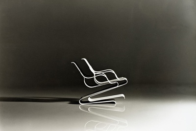 Egon Rainer, Prototyp eines stapelbaren Freischwingers mit und ohne Armlehne, ausführbar aus veredeltem Federstahl, Aluminium oder Schichtholz
Entwurf 1966, publiziert in Domus 1971 – © Studio Casali Egon Rainer, Prototyp eines stapelbaren Freischwingers mit und ohne Armlehne, ausführbar aus veredeltem Federstahl, Aluminium oder Schichtholz
Entwurf 1966, publiziert in Domus 1971