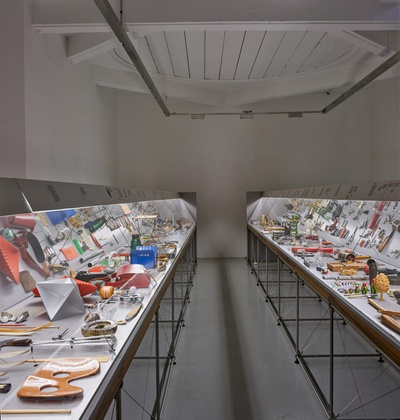 Blick in die Ausstellung "No Name Design" im aut