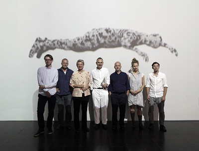 Österreichischer Beitrag auf der 13. internationalen Architekturausstellung „La Biennale di Venezia“ – Das Team für den österreichischen Beitrag: Kulturministerin Claudia Schmied, Kommissär Arno Ritter, Architekt Wolfgang Tschapeller, Projekt-Team Rens Veltman und Martin Perktold sowie Simon Oberhammer und Christina Jauernik. (© Günter R. Wett)