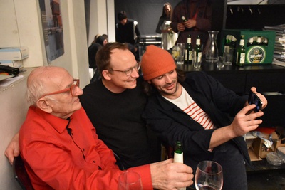 Hans-Walter Müller, Robert Stürzl (Herausgeber der Publikation über HWM) und Charles Millot nach der Eröffnung