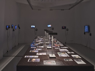 Blick in die Ausstellung "Hans-Walter Müller: Ich habe die Schwerkraft schon verlassen"