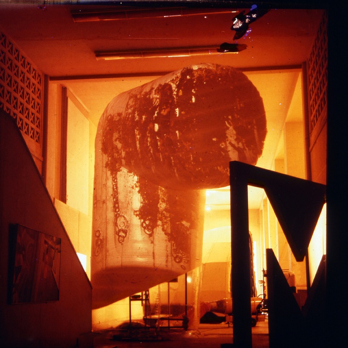 „Imaginaire Volux“ – erstes aufblasbares Volumen mit Projektionen, gezeigt auf der Ausstellung „Structures Gonflables“ im Musée d’Art Moderne de la Ville de Paris, 1968