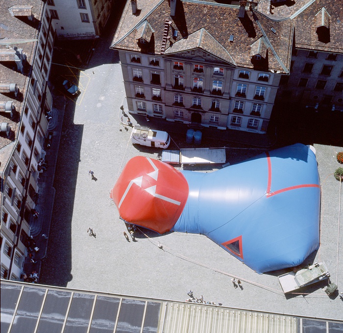 Volumen für das Wandertheater „Forum culturel du canton de Neuchâtel“ am Platz vor dem Berner Münster, 1994