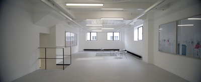 Blick in die Ausstellung – Raum 2 mit "Bildraum S 151" und "Bildraum S 156" von Walter Niedermayr