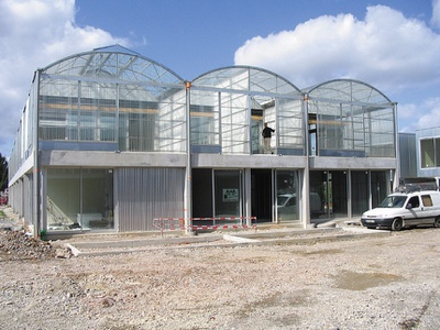 Wohnbau von Anne Lacaton & Jean Philippe Vassal
während der Bauzeit, Sommer 2004