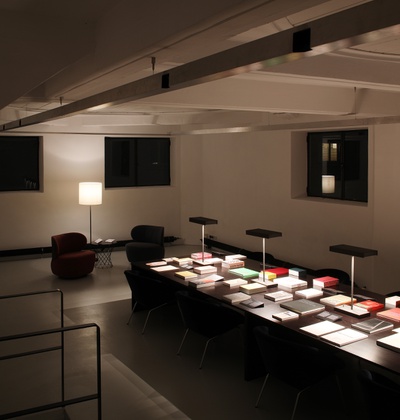 Blick in die Ausstellung "Lars Müller: Bücher bauen" im aut