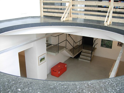 Blick in die Ausstellung "Lois und Franziska Weinberger: Feldarbeit"