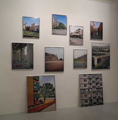 Blick in die Ausstellung im aut – Raum 3: 46 Projekte entlang der Themen Konstruktion, Struktur, Plastizität, Wohnhäuser und Wohnquartiere, Bildnachweis: © Werner Feiersinger