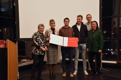 Anerkennung des Landes Tirol für Neues Bauen 2022 für den Umbau des Schupfen Gröbenhof in Fulpmes durch Jakob Siessl und Florian Schüller
