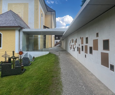 Urnenfriedhof, Außervillgraten, 2023 (Architektur: Peter Paul Rohracher)