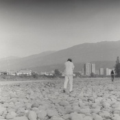 Georg Decristel, das weggehen vom wasser der sill, Aktion am Sillufer in Innsbruck, 1977