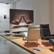 Blick in die Ausstellung "Reinhold Adolf: Schwingen und Entspannen" im aut