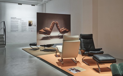 Blick in die Ausstellung "Reinhold Adolf: Schwingen und Entspannen" im aut