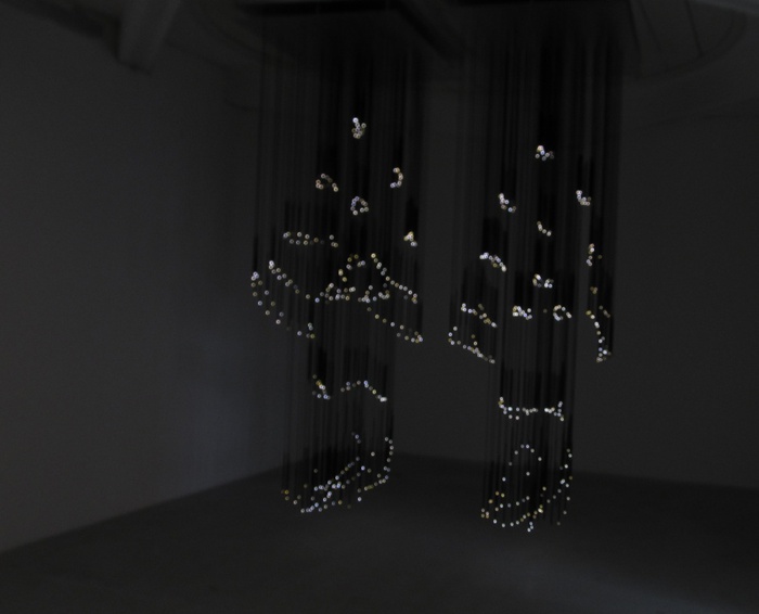 Rens Veltman "Lyrical Lights", Lichtinstallation aus 2 x 456 Glasfaserkabeln im aut, Bildnachweis: © aut