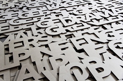 Blick in die Ausstellung im aut, Ruedi Baur: "Alpine Gefahr" oder "Typographische Gefahrenzone", Detail Boden, Foto: ruedi baur integral