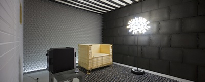 Blick in die Ausstellung "Amol eppas ondorsch", "Klimahaus Gold" für ANGO von MAYMA