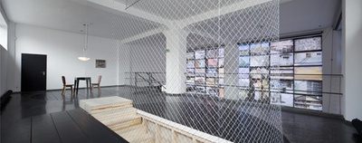 Blick in die Ausstellung "Amol eppas ondorsch"