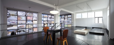 Blick in die Ausstellung "Amol eppas ondorsch"