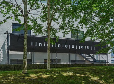 Heinz Gappmayr: Linie, line, 1966, Installation am Adambräu – © Günter Richard Wett Heinz Gappmayr: Linie, line, 1966, Installation am Adambräu