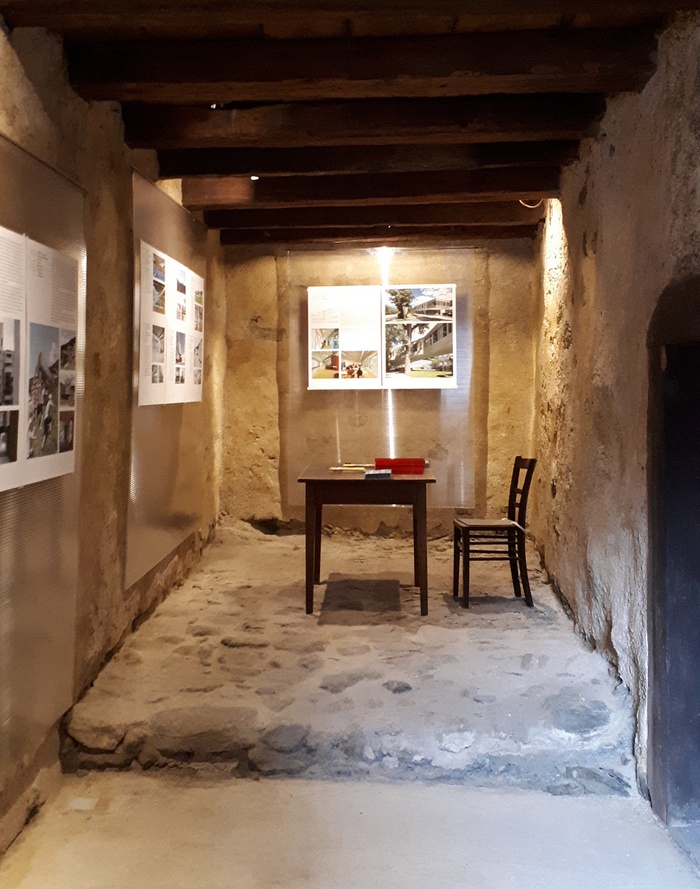 Blick in die Ausstellung in Fließ