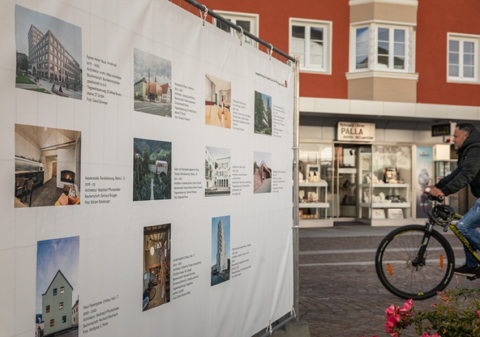 Ausstellung „Neues Bauen in Tirol 2024“ in Lienz – © Christof Gaggl