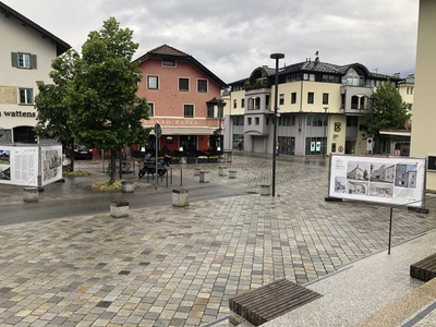 Ausstellung "Neues Bauen in Tirol 2024" am Kirchplatz in Wattens – © aut Ausstellung "Neues Bauen in Tirol 2024" am Kirchplatz in Wattens