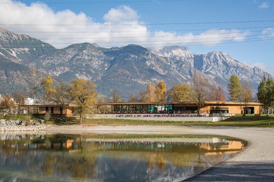 Deck 47 – Neubau Restaurant Freizeitanlage Baggersee, Innsbruck, 2015 – 2016 (Architektur: Florian Lutz . Daniela Amann . Architekten)