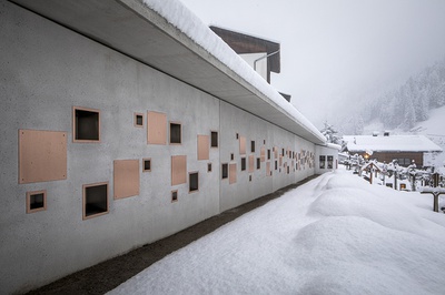 Urnenfriedhof, Außervillgraten, 2023 (Architektur: Peter Paul Rohracher)