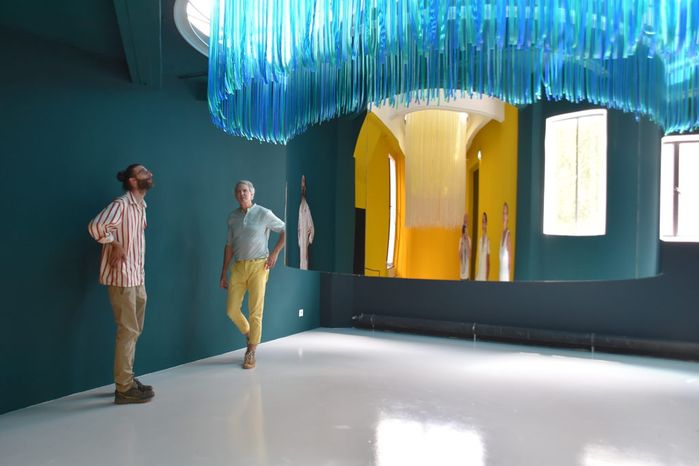 José Selgas und Lucía Cano beim Besuch ihrer raumgreifenden Installation im aut