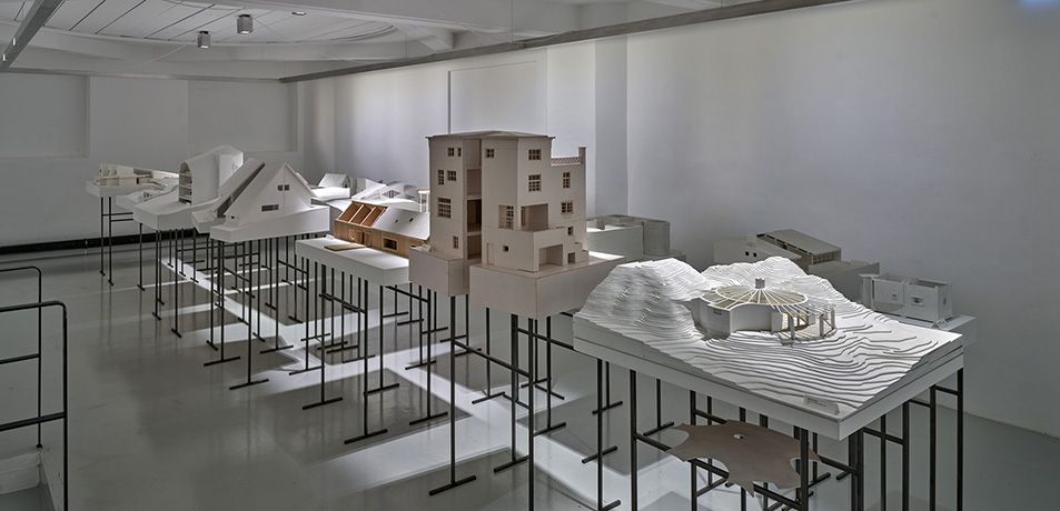 Blick in die Ausstellung "Rebuild: Figures of Space" im aut