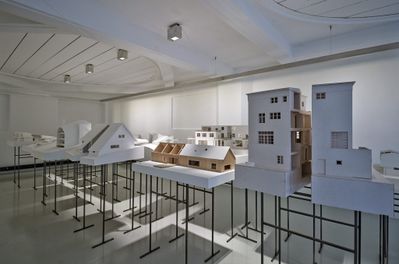 Blick in die Ausstellung "Rebuild: Figures of Space" im aut