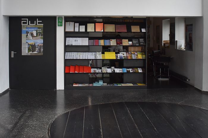 aut: lounge, Bücher und Informationsmaterialien